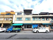 近宜蘭大學運動公園大馬路旁店面透天