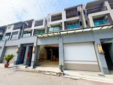 楠梓｜超大地坪｜輕屋齡#正街上之前後獨立雙車別墅