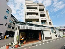 岡山最超值輕屋齡美裝潢面寬店住雙車墅