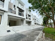 礁溪帝堡全新4房電梯店住~台灣房屋婕如~小豬