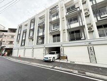 大寮琉球路 {上揚城 } 白色美學全新車庫透天