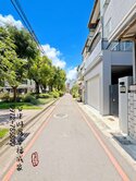 大里~益民商圈~臨路透天~門口就是綠園道