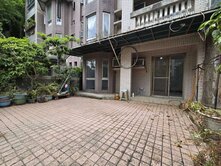 鳳凰城大庭院方便停車一樓
