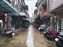 前鎮近輕軌可改車庫透天