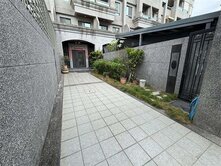 仁武八卦寮商圈德新街臨路47坪大地坪庭院雙車墅