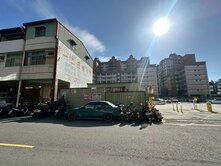  仁翔社區清豐公園旁｜12米正路｜邊間透天店住