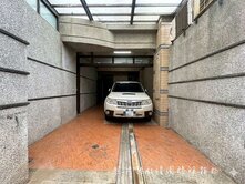 🌟巨蛋裕誠雙商圈｜稀有臨路邊間雙車透天🌟