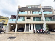 高雄航太園區氣派大面寬雙併美車墅