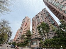 獨家專售。淡水「藍海名廈高樓陽台大套房」