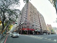 河堤大面寬1+2樓黃金雙店面