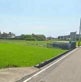 苑裡有貨櫃屋及圍籬方正農地