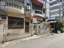 東榮路商圈大面寬4房透天厝