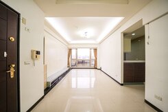 近巨城三民學區稀有釋出長春藤3改2房平車