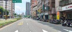 世泓大東區美3房+車位
