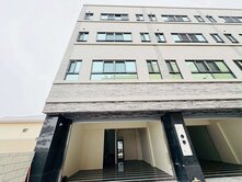 沙鹿靜宜商圈｜精品4房電梯別墅｜車庫可停雙車｜全新