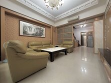 (稀有)高雄巨蛋河堤邊間臨路漂亮雙車墅