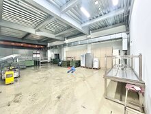 有影片《使用近900坪》有腹地可卸貨櫃貨梯2噸鋼構