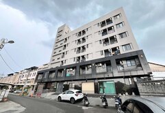【專任】竹山商圈｜低總價輕屋齡|電梯套房+平面車位