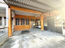 員山路二段大路邊透天店住~台灣房屋婕如~小豬