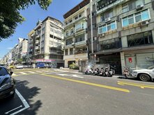 小巨蛋商圈角間店面◕‿◕寓見忠杏