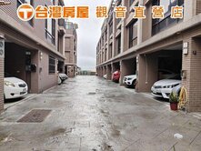 觀音中山路孝親四房前院停車美墅