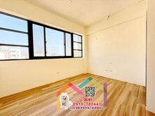 江佩軒 x 小Q｜泰和國小旁全新朝南電梯臨路別墅