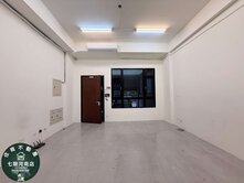 單元二｜臨路露臺電梯別墅