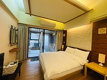 礁溪山那邊鬧區大湯屋