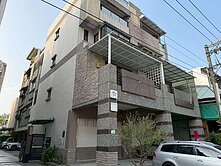登發國小~邊間~臨路~五米面寬~騎樓透天店住
