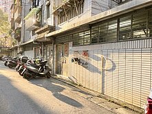 七張大一樓可門前停車