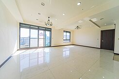 愛河首排｜超稀有百坪景觀樓中樓｜山海市景高樓露台