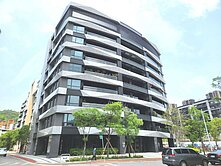 接案玉山岩千萬裝潢3+1房雙車0935915351