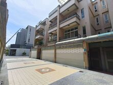 東區裕華三街大面寬雙車墅