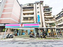 區公所萊爾富金店面🐶新店琪琪