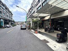 高雄愛河旁騎樓式店住車墅★正10米街★成家首選