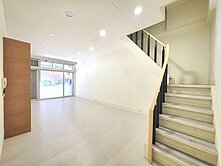 三民區｜臨路金店面｜B1平車｜1到3樓正樓層｜稀