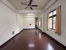 🏡 頂六國小旁邊間車庫透天