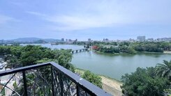 稀有釋出｜左營高鐵｜蓮潭樓一層一戶水岸景觀豪宅