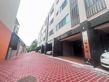 霧峰全新未住近亞州大學邊間正四樓半五大房美別墅