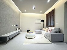建工商圈～門口可停雙車大面寬～翻新公寓一樓水電更新
