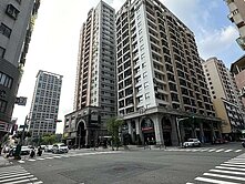 左營高鐵明星學區/10年屋邊間2+1房平車