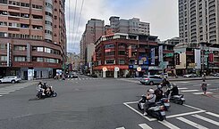 逢甲商圈青海家樂福透天店面🍎店住合一🍎