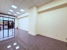 楠梓都會公園捷運-輕屋齡十米路店面