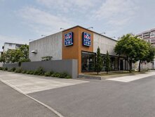 一點利震後順向角店|收租自用兩相宜|附車位