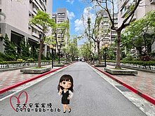 慢步圓山靜好綠巷人家；離塵不離城中興新村。