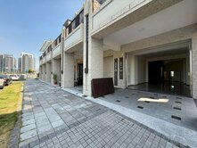 【電梯百坪】全新臨路大店住４套房電梯宅邸三代同堂