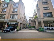 北屯震後四維捷運站 住商合一臨路別墅