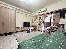 屋主誠售~專任~高工旁大三房+休旅車位