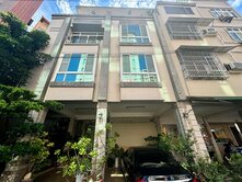 高醫熱河商圈大面寬邊間雅緻車庫透天店面