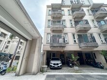 楠梓高大特區稀有釋出｜屋況好免整理社區型車庫透天